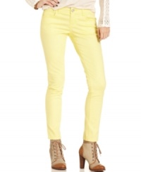 Awaken your outfit-of-the-day in American Rag's sunshine-hued skinny jeans!