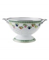 Bring the lush bounty of the French countryside to your kitchen with this charming colander. Fresh citrus fruit and leaf garland adorn enamel-coated steel from Villeroy & Boch.