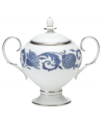 Set a tone of opulence and grace with the Sonnet in Blue sugar bowl. Patterned platinum bands and powder-blue botanicals frame traditional bone china from Noritake.