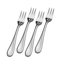 A simple teardrop-shaped handle with gently ridged edges gives this sturdy flatware from Mikasa clean, classic style that pairs beautifully with a variety of accessories.