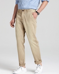 A casual 5-pocket essential in solid twill: the go-anywhere classic-fit Club Pant from Riviera Club.