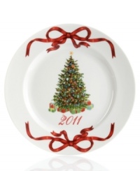 Martha Stewart Collection makes the table merrier with this porcelain tree plate. A beautiful collectible that's also made for the rigors of holiday dining, it features a classic Christmas tree and graceful red bows to complement this unique holiday dinnerware and dishes set. (Clearance)