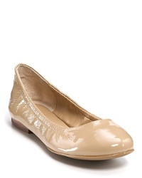 Flexible flats in glossy patent leather for stylish comfort. By Aqua.