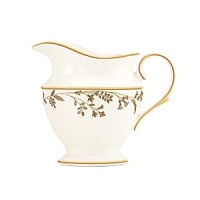 The luscious chocolate and gold motif of Golden Bough is a glamorous addition to the dinner table. Bold and alluring, each piece is graced with the delicate design of golden leaves. The very romantic twirl of the vine and leaves showcases Lenox artistry at its finest.