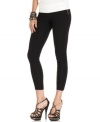 An exposed side zipper adds an element of downtown cool to these leggings from Urban Hearts!