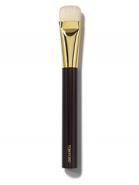 Tom Ford's brush collection is designed to bring ease and luxury to the process of creating your look - they make expert makeup application completely effortless.  Sculpt and contour the face with precision using this brush designed as the companion to the Tom Ford Shade and Illuminate compact. Developed with synthetic hair, it helps to highlight or shade the face to achieve symmetry without creating streaks or unnatural lines. Handle is designed for true comfort and balance.