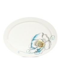 A blossom unfolds across this Rose oval platter, a fresh and beautiful way to serve guests. Coordinate with other Edie Rose by Rachel Bilson dinnerware and serveware to create your own tabletop garden.