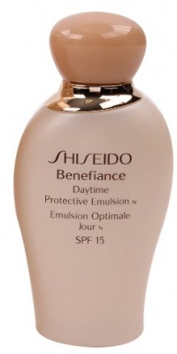 Shiseido Benefiance Daytime Protective Emulsion SPF 15 for Unisex, 2.5 Ounce