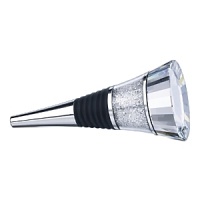 A treat for wine connoisseurs, this bottle stopper in clear crystal with 24 facets sparkles endlessly with a centre comprising 1,950 clear crystals. Silver-tone metal details and stainless steel metal insert make it easy to use. The black rubber seal ensures the aroma of your drink is contained.