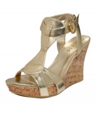 A modern mash-up of natural beauty and metallic allure, the Priela2 wedges from GUESS bring together a cork platform and a unique, strappy vamp featuring a metallic shine.