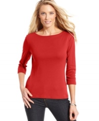 A favorite basic from Karen Scott, this petite top features three-quarter sleeves and a casual boat-neck style. Pair with jeans, skirts and more!