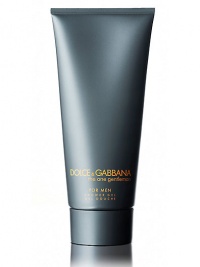 This rich shower gel cleans with a moisturizing lather scented with The One Gentleman. A sublime oriental fougere with vibrant top notes of grapefruit, apple and pepper leading to sophisticated lavender andpatchouli notes blended with a rich cedarwood and vanilla base. This is ultimate connoisseur's scent reflecting the refined charm of a gentleman. 6.7 oz. 