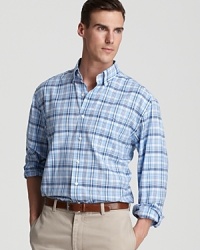 This classic fit Vineyard Vines cotton button-up lends a preppy look in refreshing plaid.