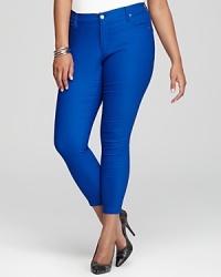 A modern approach to classic blue jeans, these Karen Kane Plus leggings boast a brazen hue and skinny silhouette for contemporary edge.