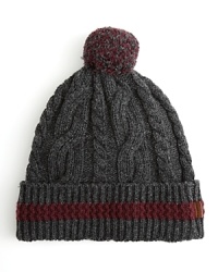 Don this warm beanie when the frost hits for a 2-tone dose of classic cold-weather style.