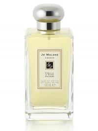 Vanilla & Anise transports you to the floral landscape of Madagascar and captures the fleeting moment of the blossoming rare vanilla orchid. The fragile cream and white flowers found on the vanilla vine are a precious discovery: only one or two appear in the morning, and seemingly vanish by late afternoon. 