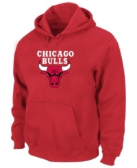 Keep warm in this solid hoodie featuring the Chicago Bulls by Majestic.