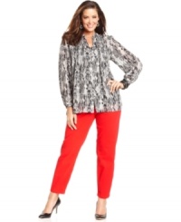 From day to sophisticated play, Jones New York Signature's plus size skinny pants are wardrobe must-haves.