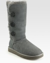 Your favorite suede essential updated with button-and-loop side closures and sheepskin lining for total comfort.Shaft, 12 Leg circumference, 16½ Suede upper Button-and-loop closures Shearling lining Rubber sole Padded insole ImportedOUR FIT MODEL RECOMMENDS ordering true whole size; ½ sizes should order the next whole size up. 