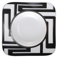 The Bold Greek Key Motif with its striking elegance is certain to enhance any table setting. Rich Platinum and Black design make this a signature Versace pattern. The motif is interpreted here in a modern form under the motto past meets present. Dishwasher Safe.