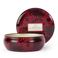 Voluspa's exquisite Goji & Tarocco collection blends ripe goji berries with tart tarocco orange and sweet mango for an exceptional fragrance that scents your home with lush, alluring elegance.