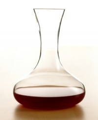 Beautifully rendered and carefully crafted, this decanter is sure become a staple in your bar collection. An elegant way to serve wine, the carafe is ideal to accompany a savory meal or  to share your favorite vintage.