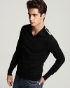 Long sleeve v-neck sweater with check shoulder patches. Finely ribed cuffs and hem.