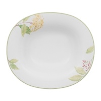 The Green Garland collection is composed of pure white fine china. Each piece features a light, fresh floral treatment in soft shades of green and yellow. Shape is always important and Villeroy & Boch, offering tableware pieces in this collection in round or oblong to create a decidedly modern approach.