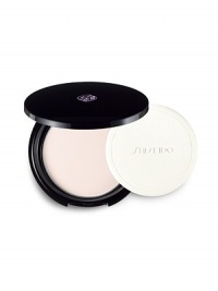 An extraordinarily smooth powder that matches every skin tone. Maintains foundation finish while keeping skin moist. Applies as an even, light veil that minimizes the appearance of lines and pores. Contains Super Oil-Absorbing Powder to absorb excess oil and prevent makeup from creasing for a beautiful finish that lasts all day. 