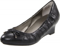 Me Too Women's Davita Wedge Pump