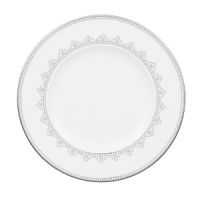 White Lace bone china is characterized by its diverse series of borders all rendered in precious platinum. The classic combination of platinum and white radiates on the table. A truly classic look.