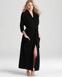 Wrap yourself in pure luxury-this classic robe from Arlotta is crafted from super-soft cashmere.