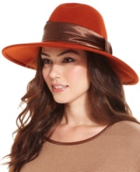 Top off your look with easygoing elegance in Nine West's wool felt fedora. The broad brim and satiny ribbon trim add cosmopolitan flair.