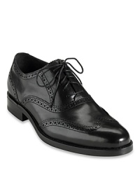 A year-round wingtip in soft hand-burnished calfskin with a grooved outsole for enhanced traction.