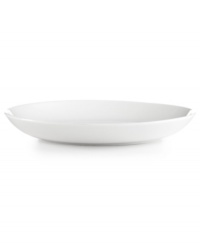 Keep it simple. In glossy white porcelain, this shallow, perfect-for-pasta dinner bowl is a flawless accompaniment to any dinnerware pattern and decor. From Martha Stewart Collection.