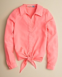 A cool, summery look soft chiffon, this classic collared shirt takes a feminine twist with a cute tie-front at the hem.