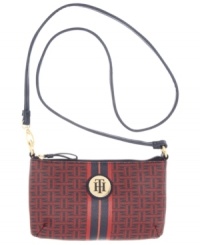 Live la vida logo with this signature print purse from Tommy Hilfiger. The compact crossbody design it adorned with golden hardware, monogram plaque and preppy center stripe, for an undecidedly uptown look.