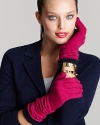 Take the color block trend to the very tip, your fingertips that is, with these Magaschoni gloves rendered in sumptuous cashmere for a truly luxurious fit.