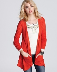 Smart style, smart cardi: this cozy knit Free People sweater is in the know when it comes to chic layering.