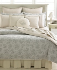 Create a private sanctuary in your bedroom with the Sachet duvet cover from Barbara Barry, featuring an elegant sachet pattern in a jacquard weave. Reverses to solid.