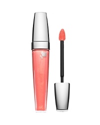 Revolution in shine. High Potency color. Lacquered lips last for six hours.For the first time at Lancôme, an elixir of vibrant concentrated color and unprecedented shine in one gliding stroke. From the moment of application, densely pixilated pearls combined with unique polymers give multi-dimensional shine that truly holds to your lips: no touch ups for 6 hours.