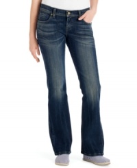 Levi's does denim justice with a pair that fits your figure to a tee. Featured in a slimming bootcut style, these dark wash 528 curvy jeans are all about creating a perfectly lean silhouette.