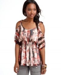 Invigorate your day-to-night style with the bold print and shoulder-flaunting design of this top from Sequin Hearts!