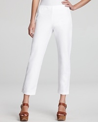 Ease into weekend wear in these Eileen Fisher pants featuring a cropped, light-weight silhouette for warm-weather comfort.