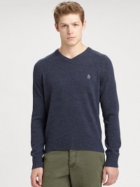 Classic-fit sweater shaped in pure lambswool with contrasting donegal details, accented with embroidered penguin detail at the chest.V-neckRibbed knit collar, cuffs and hemLambswoolDry cleanImported