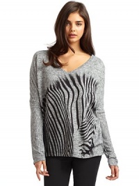 THE LOOKV-neckLong sleevesZebra graphicTHE FITAbout 27 from shoulder to longest part of hemTHE MATERIAL95% polyester/5% spandexCARE & ORIGINMachine washMade in USA