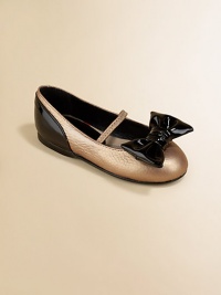 The classic Mary Jane ballerina flat in supple leather with elastic strap for easy on and off, plus a patent leather bow.Slip-on with elastic strapLeather upperLeather liningSynthetic solePadded insoleImported