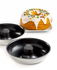 When it comes to donuts, the bigger the better! Take celebrations to a whole new level with this over-sized donut cake pan-simply add cake batter, bake and then ice and sprinkle to resemble your favorite sweet treat. Crafted from a nonstick-coated aluminum, this pan heats up fast, cleans up easy and guarantees a perfectly golden donut cake.