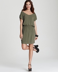 Destined to be your every-season go-to, this James Perse dress makes looking chic easy.