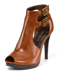 Boasting sophisticated edge, the sleek Lauren Ralph Lauren Kandice bootie offers just the right amount of attitude.